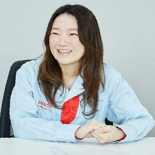 インタビューを受けている林さんの写真