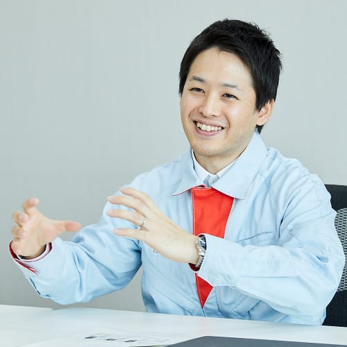 インタビューを受けている髙木さんの写真