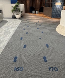 歩幅チェックカーペットの写真